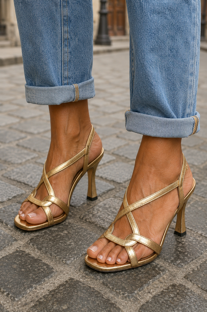 Cassie | Sandalias doradas de tacón Encanto de Verano